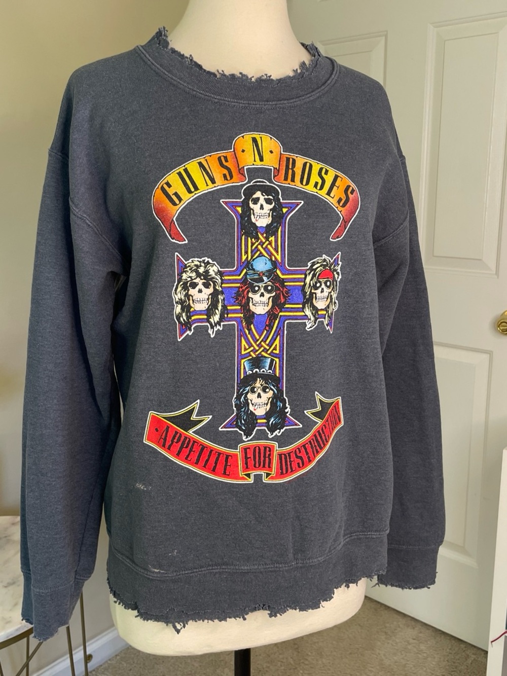Guns N Roses Raw Hem Long Sleeve Gildan Sweater Size Small